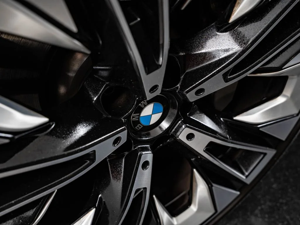 Certified Used 2025 Oxide Grey Met BMW 530i xDrive image 8