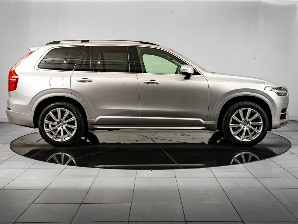 Used 2018 Bright Silver Metallic Volvo T6 Momentum image 11
