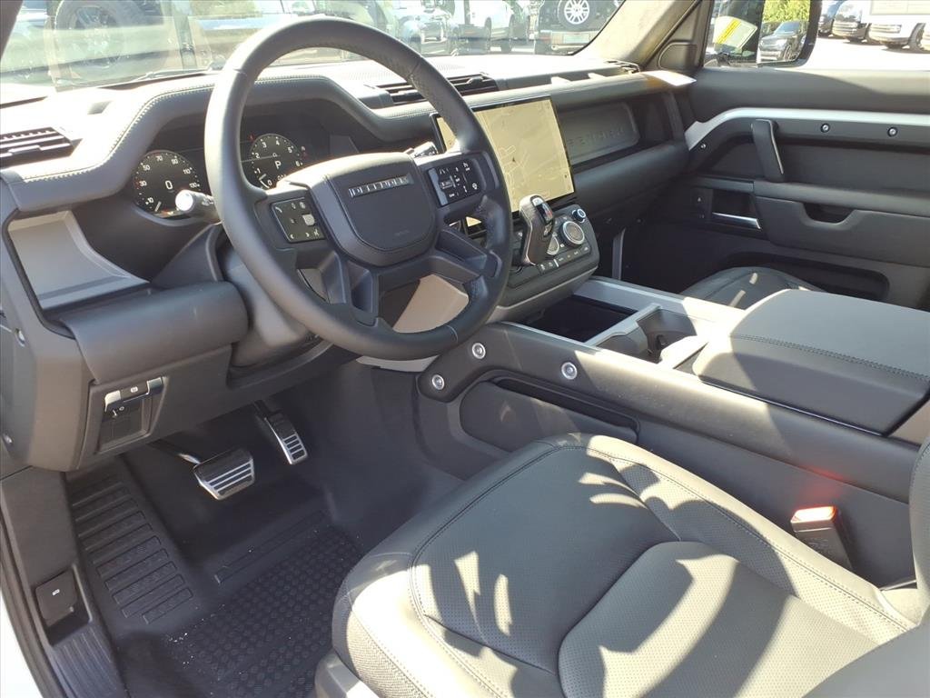 2026 Land Rover Defender V8 - Photo 4