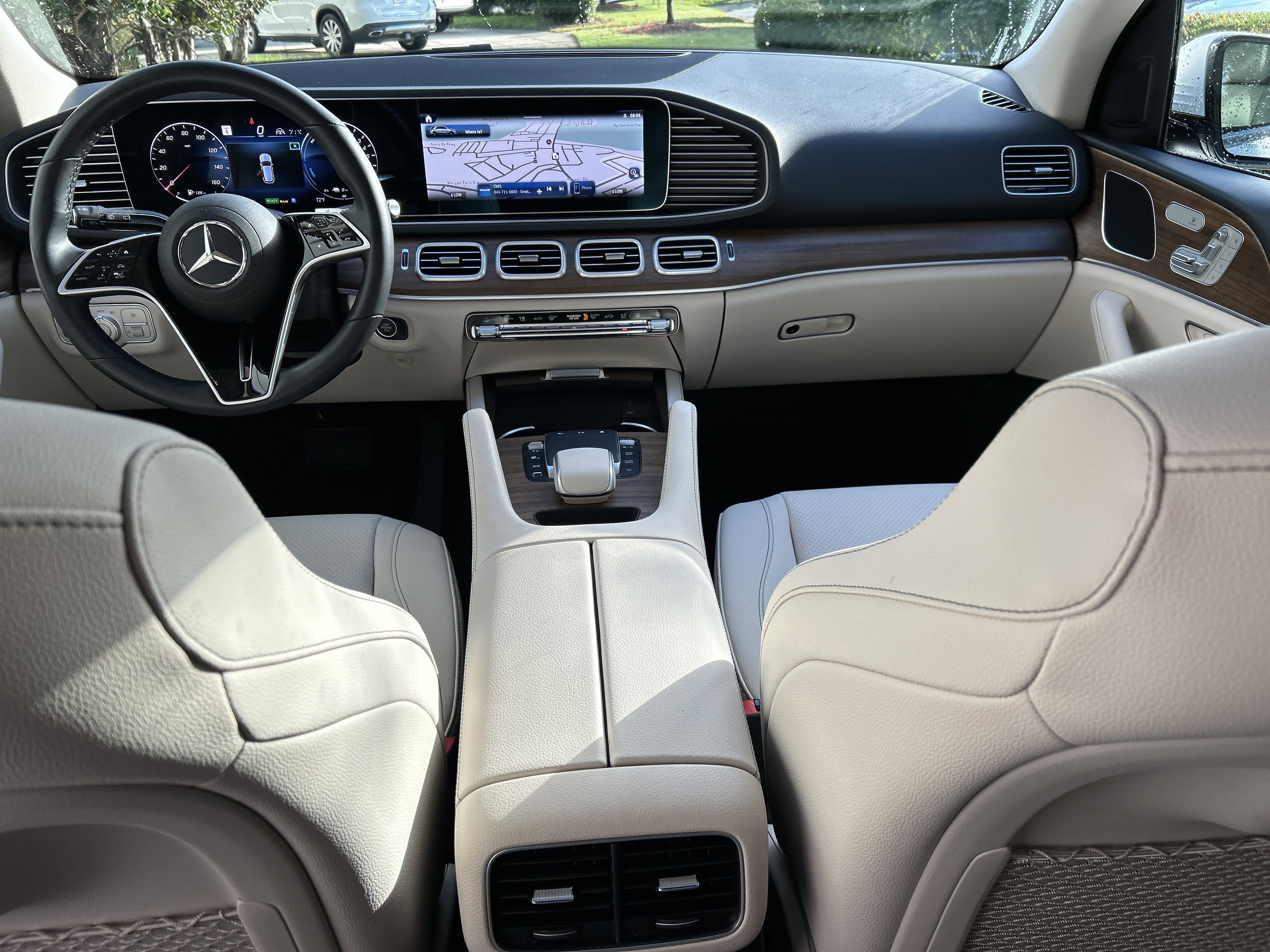 Certified Used 2025 Polar White Mercedes-Benz GLE 450e 4MATIC® SUV image 29