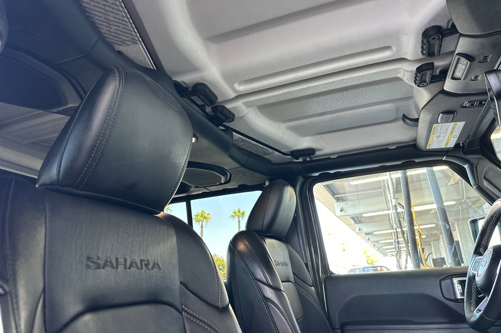 Used 2022 GREEN CLEAR-COAT Jeep Unlimited Sahara image 16