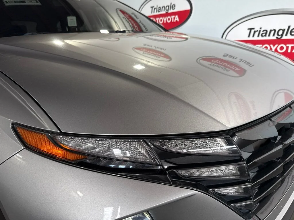 Used 2023 Silver Hyundai SE image 10