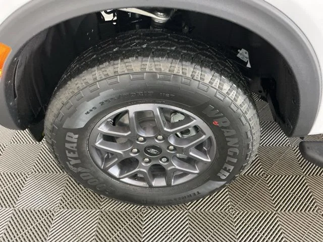New 2025 Oxford White Ford XLT image 28
