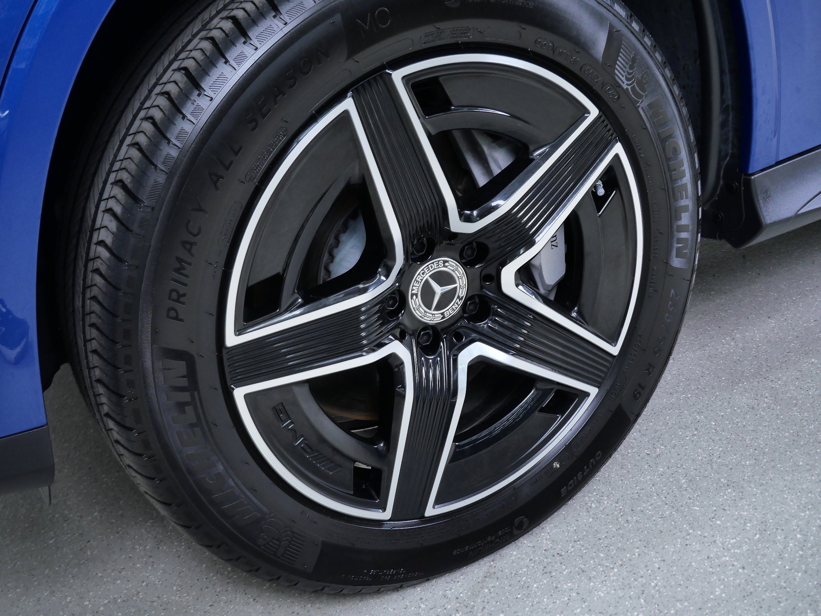 Used 2025 Starling Blue Metallic Mercedes-Benz GLC 300 image 13