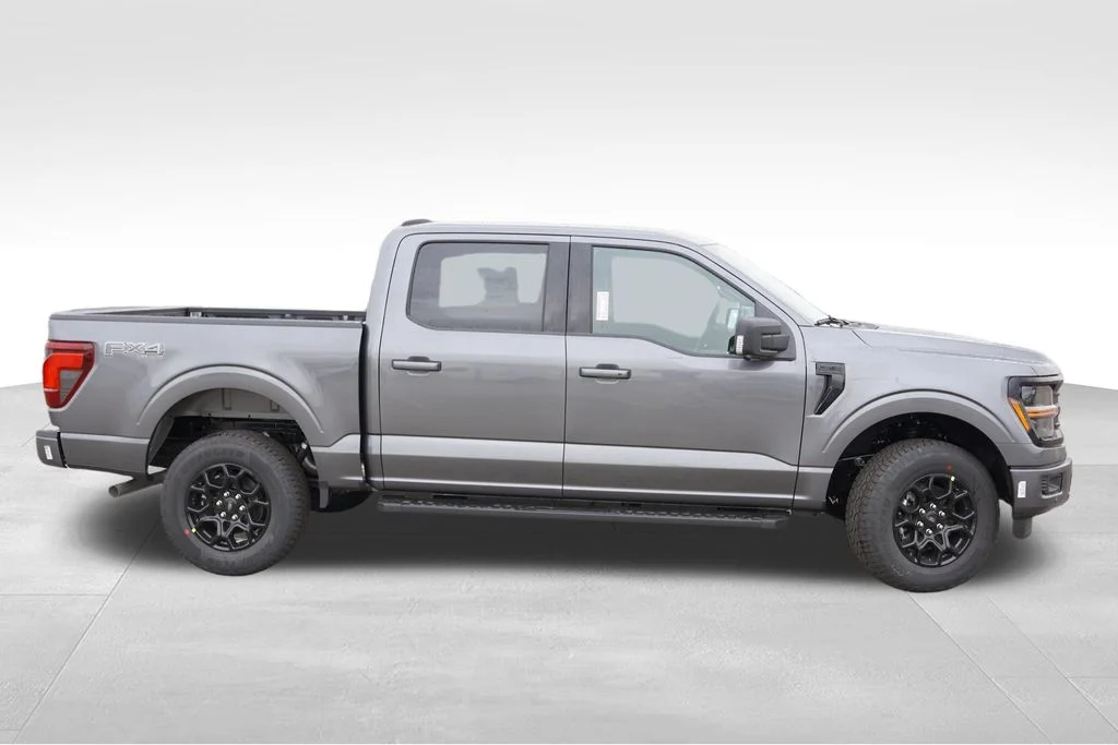 New 2026 Carbonized Gray Metallic Ford XLT image 2