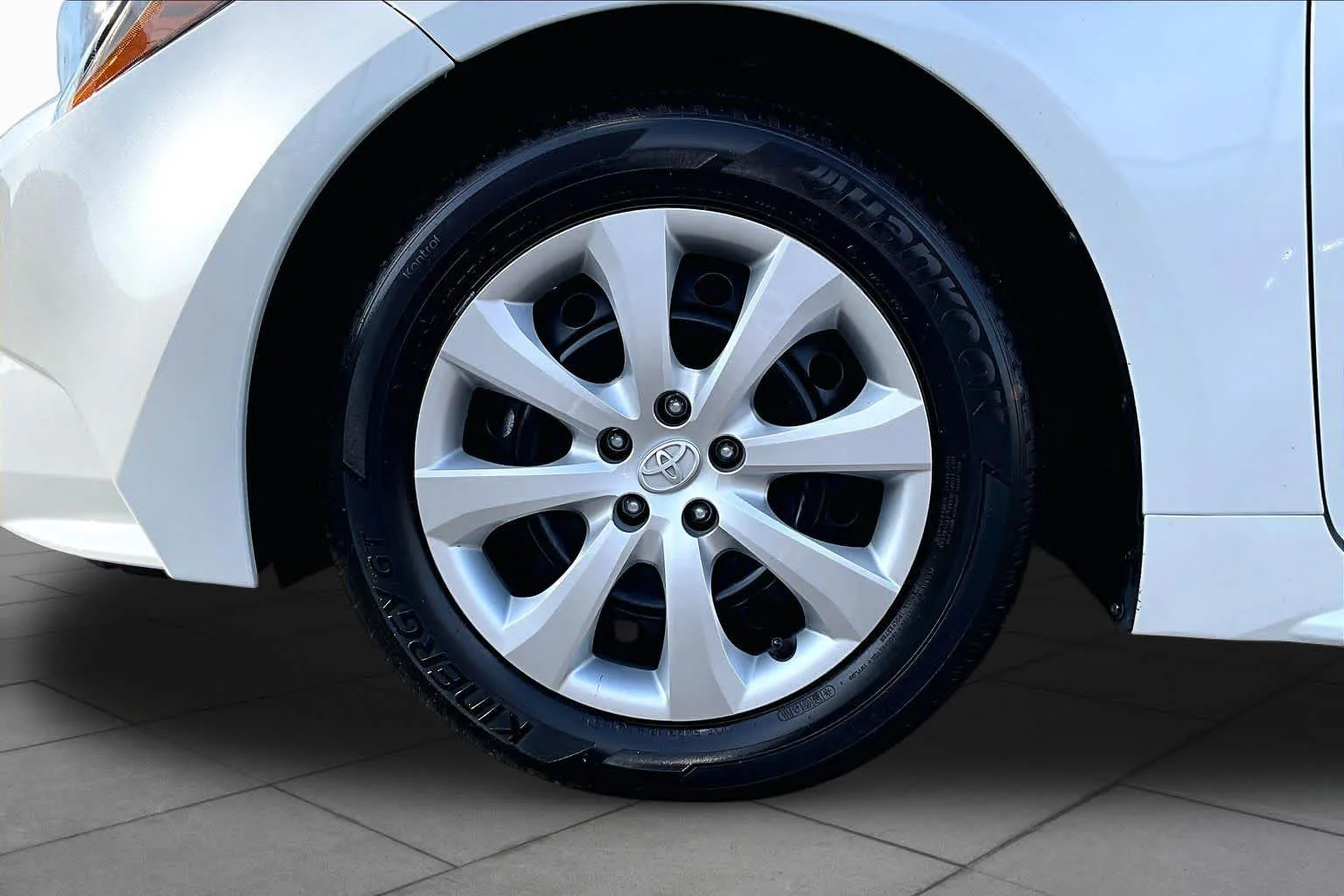 Used 2025 Wind Chill Pearl Toyota LE image 11