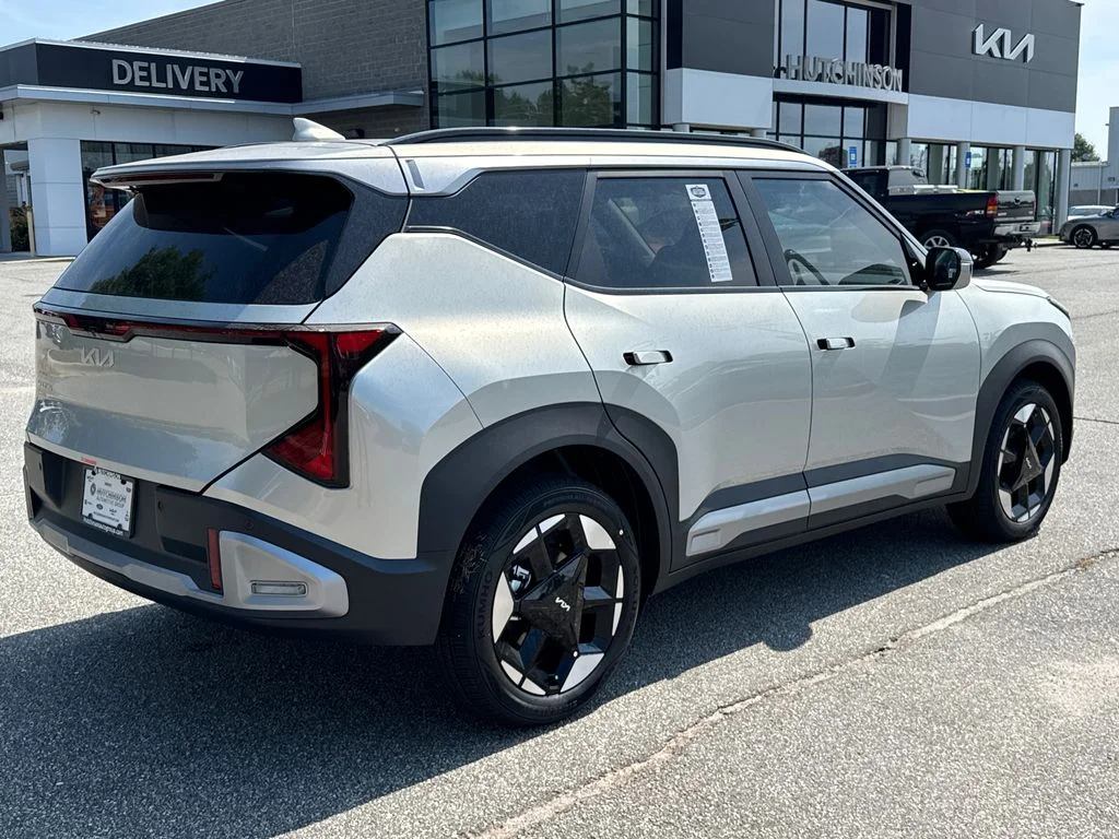 New 2027 Ivory Silver Kia EX image 3