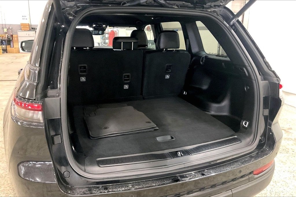 2023 JEEP GRAND CHEROKEE - Image 26