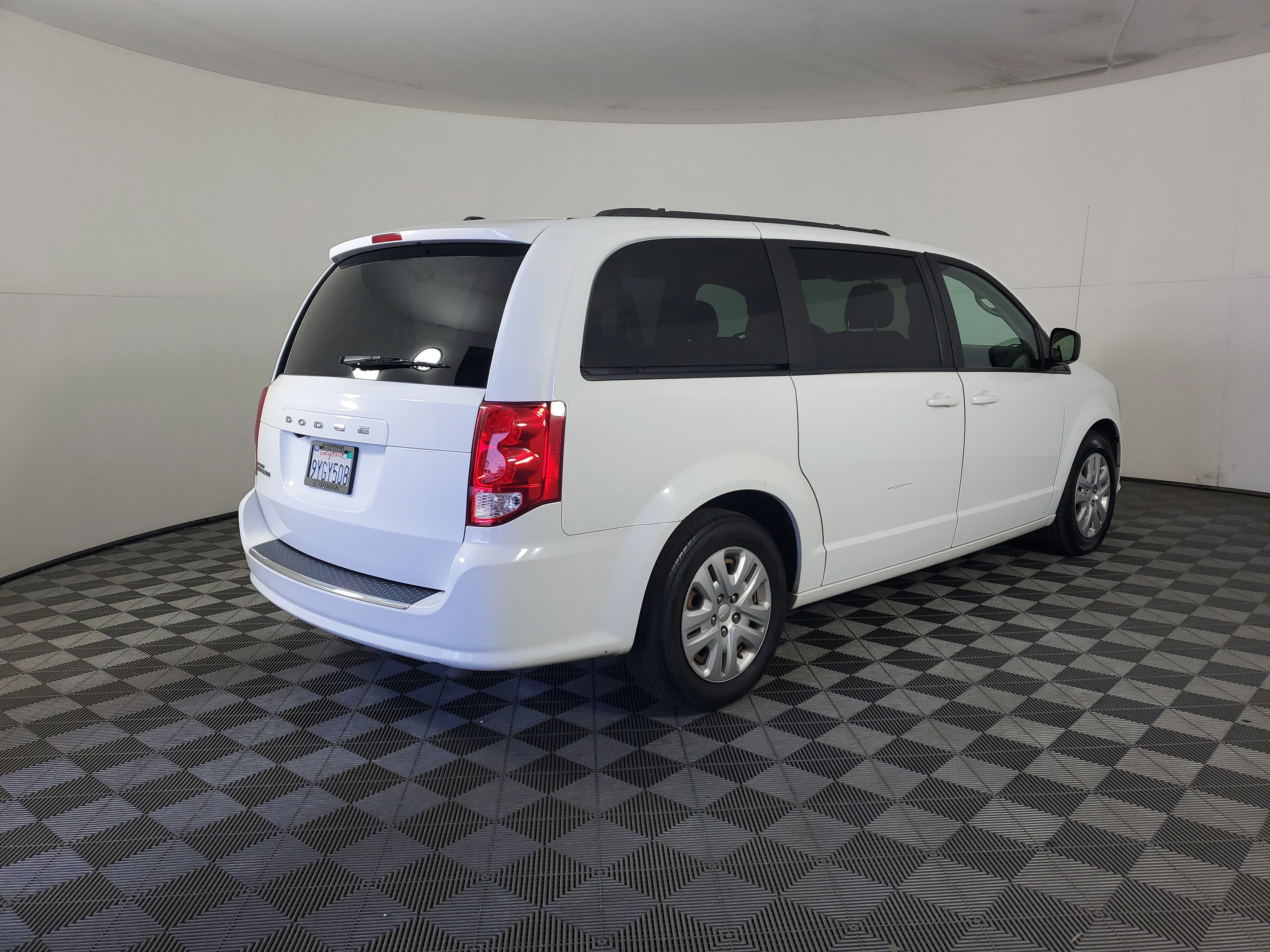 Used 2018 White Knuckle Clearcoat Dodge SE image 4