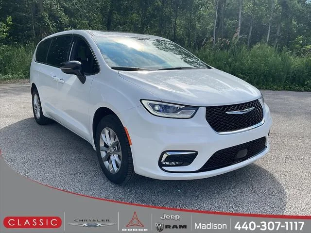 New 2026 Bright White Clear-Coat Exterior Paint Chrysler Limited image 1