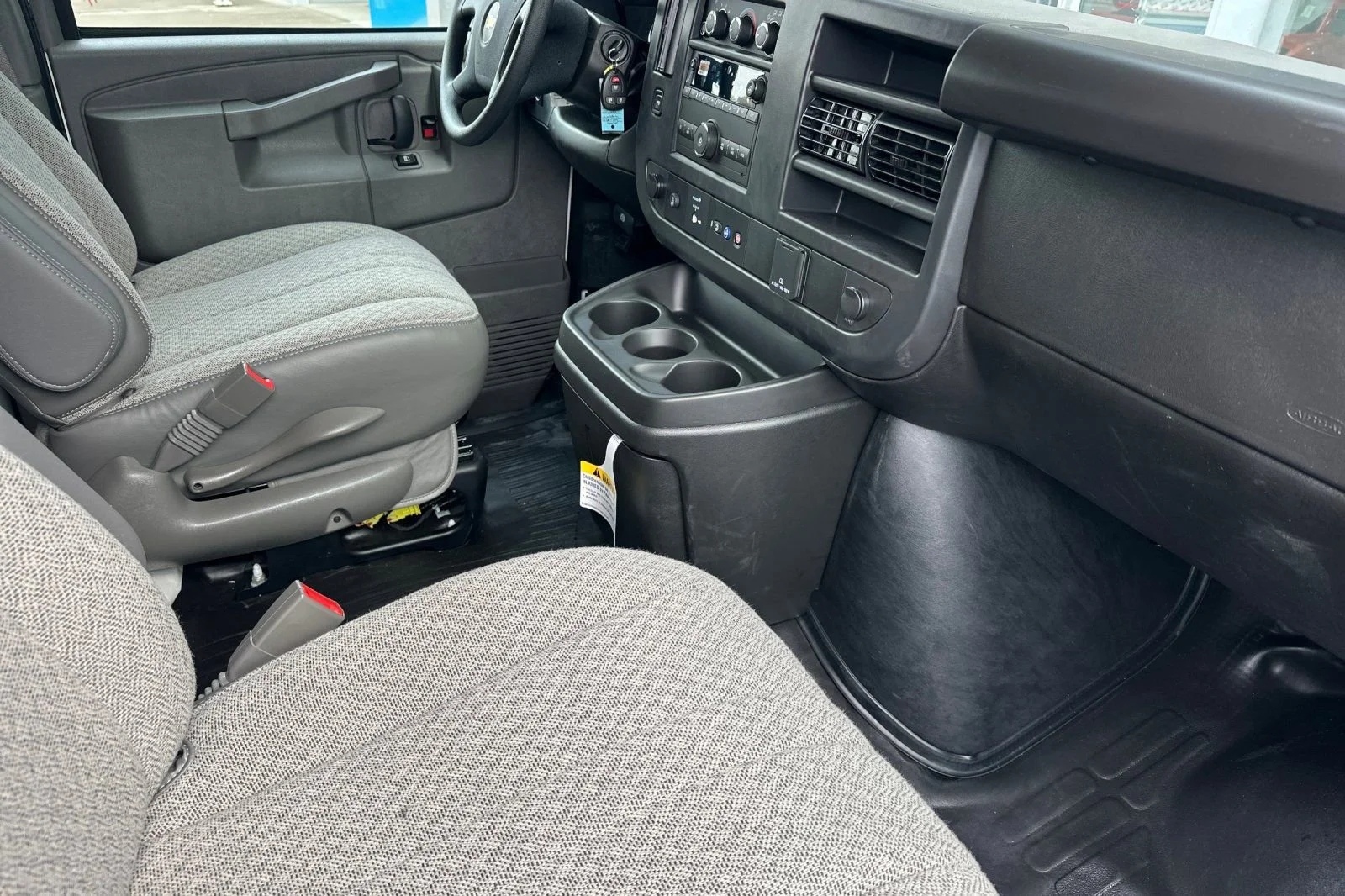 2025 Chevrolet Express Cargo Work Van - Photo 16