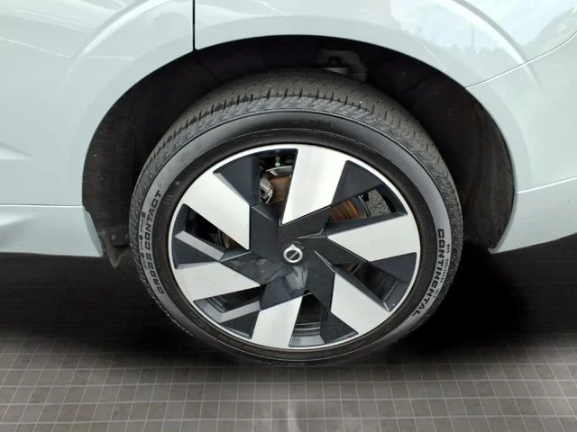 Used 2025 Gray Volvo T8 Plus image 12