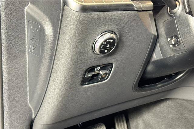New 2026 Graphite Grey Metallic Mercedes-Benz GLC 300 image 40