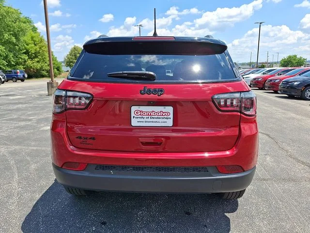 Used 2023 Red Jeep Latitude image 9