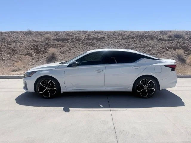 Used 2023 White Nissan 2.5 SR image 5