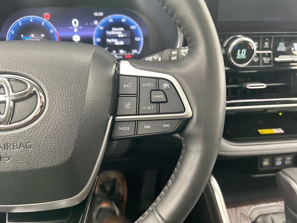 Used 2023 Pearl Toyota Platinum image 12