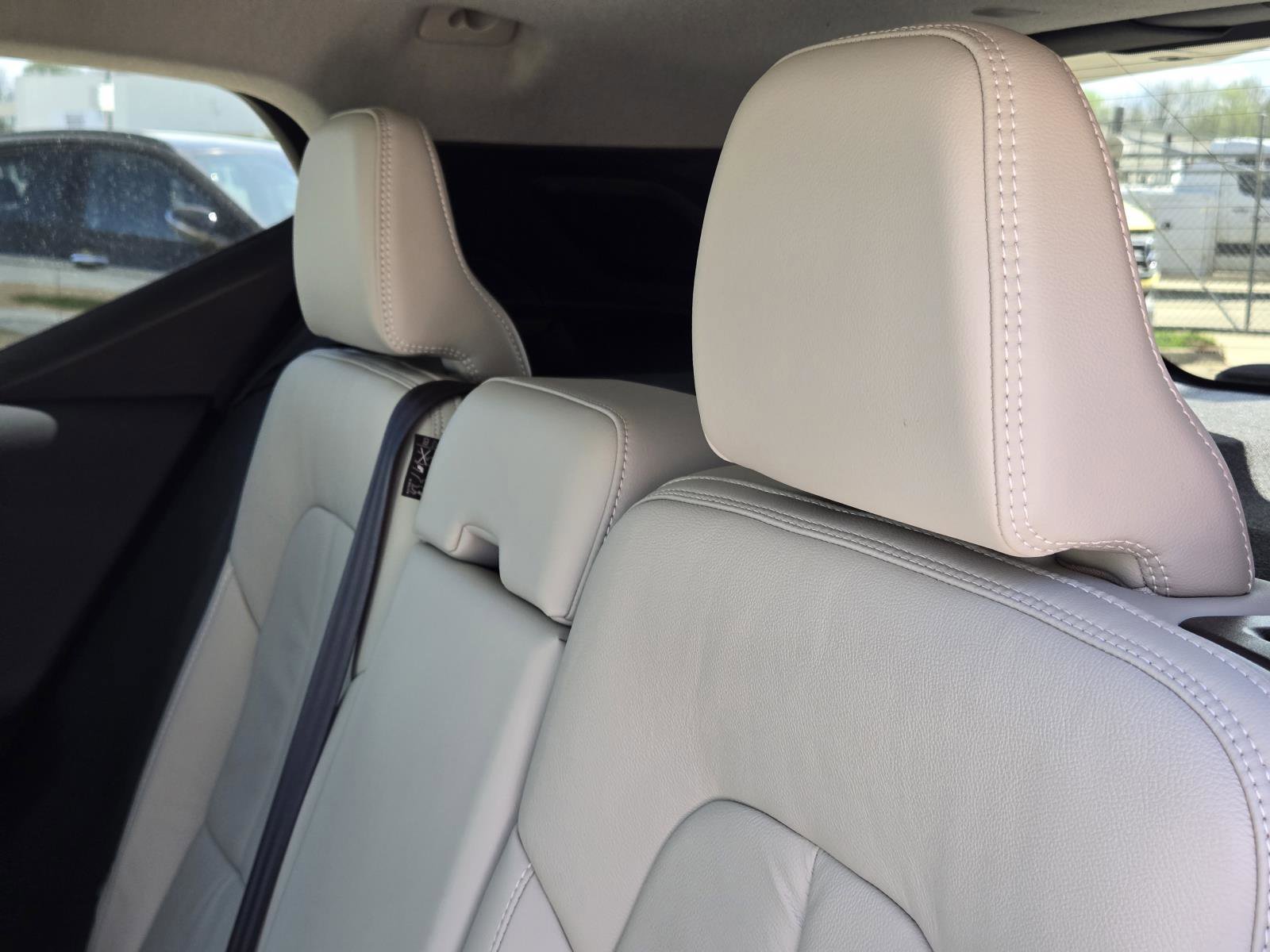 Used 2023 Crystal White Volvo Ultimate Bright Theme image 31