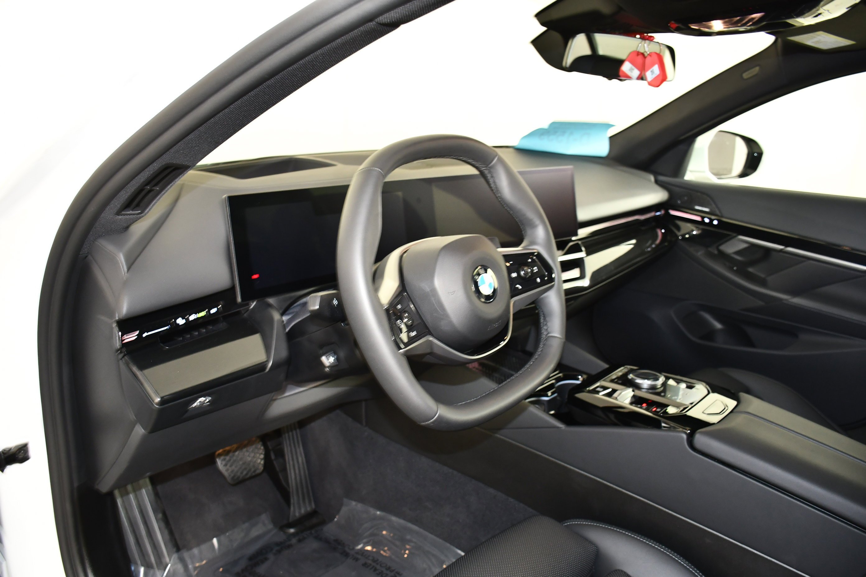 2025 BMW 5 Series 530i - Photo 37