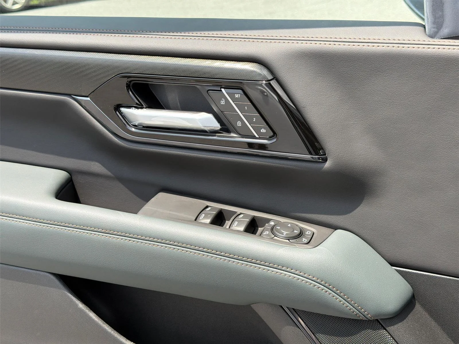 2026 GMC Yukon AT4 - Photo 33