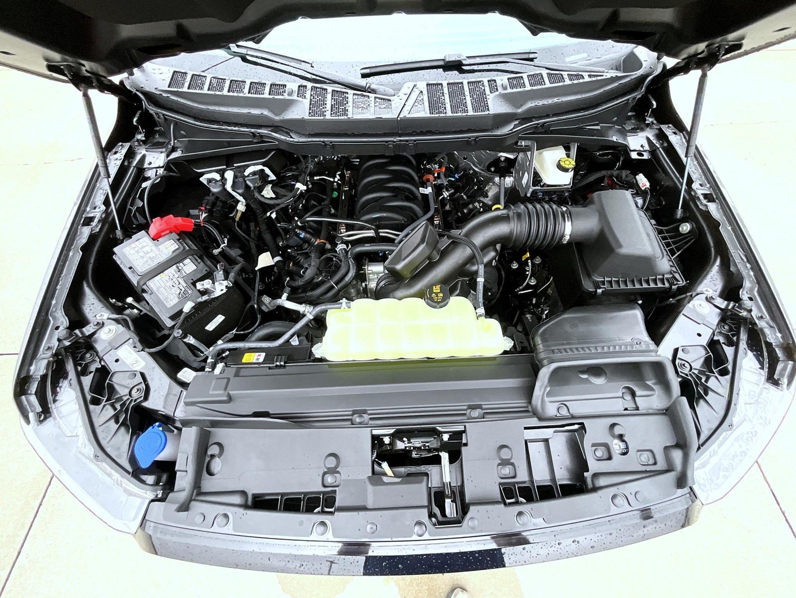 New 2026 Carbonized Gray Metallic Ford Lariat image 28