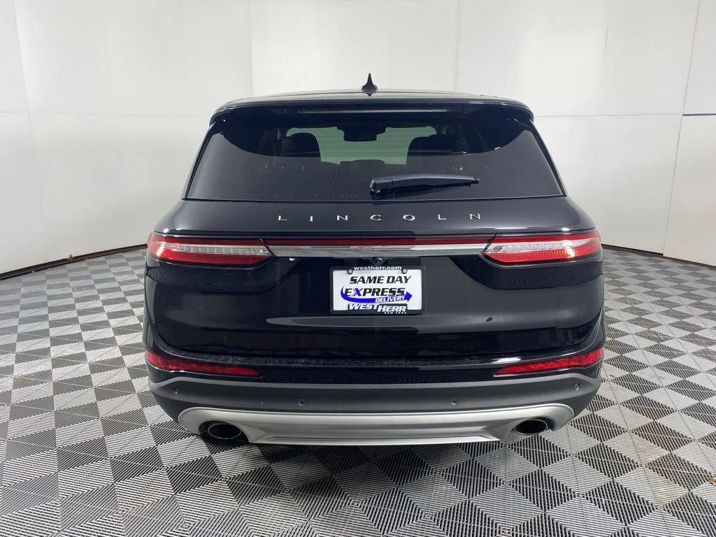 Used 2025 Infinite Black Metallic Lincoln Premiere image 9