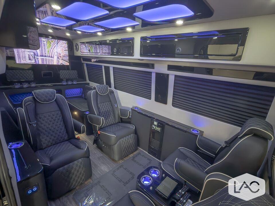 New 2027 BLACK OGV LUXURY COACH 170EXT image 17
