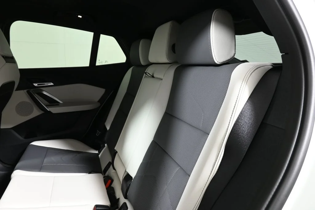 Used 2026 White BMW xDrive28i image 4