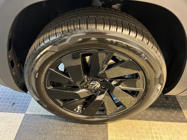 New 2026 White Volkswagen 2.0T SE w/Technology image 9