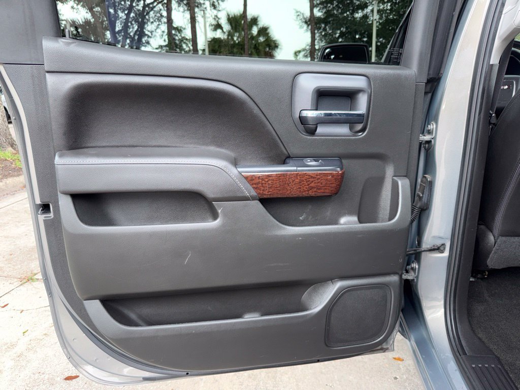 Used 2017 PEPPERDUST METALLIC GMC SLT image 27