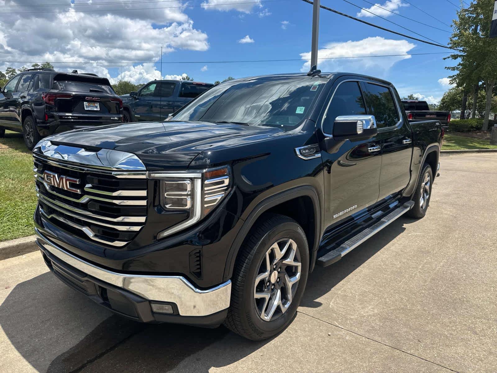 Used 2024 Onyx Black GMC SLT image 3