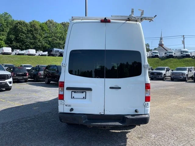 Used 2014 White Nissan S image 7