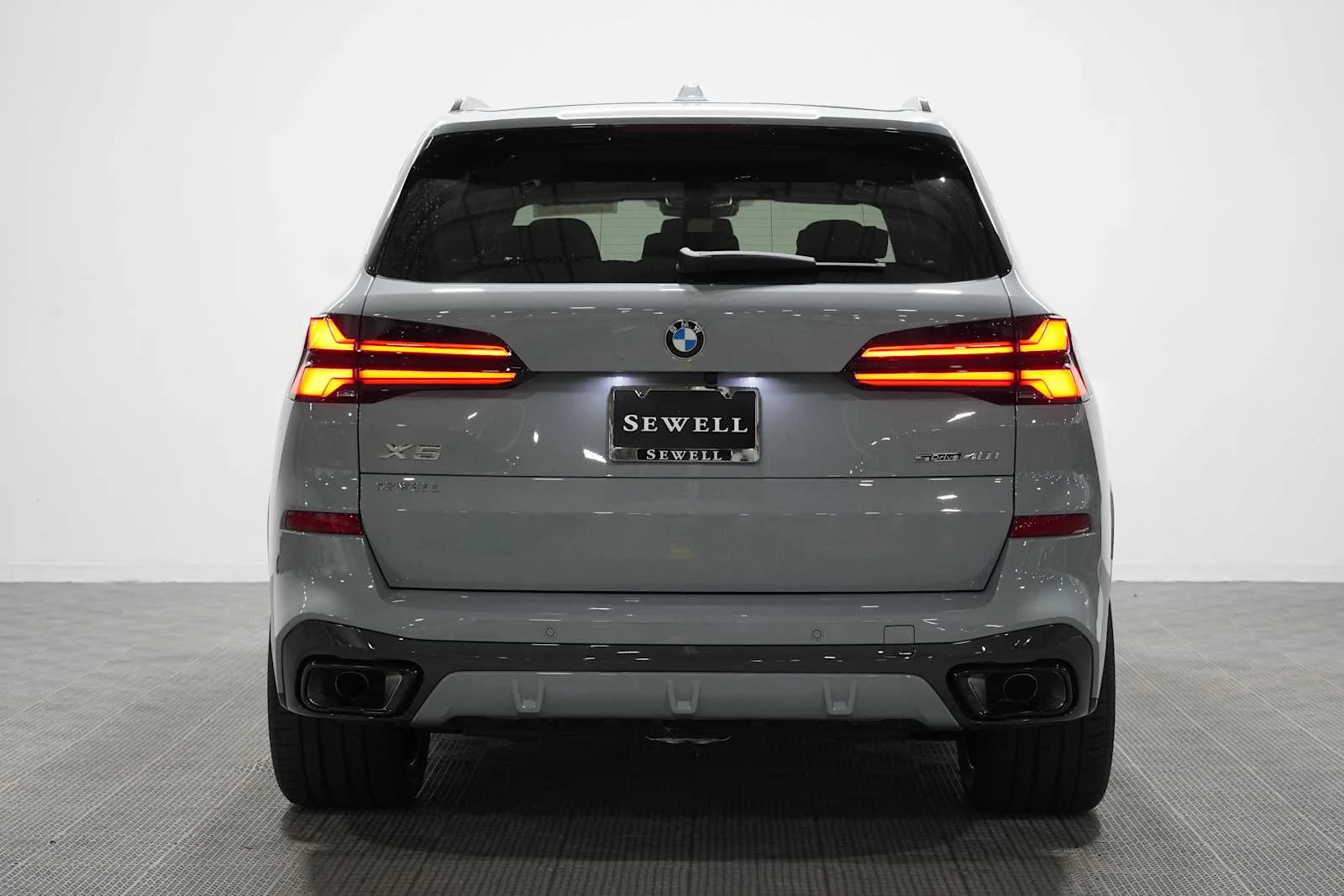 Used 2026 Brooklyn Grey Metallic BMW sDrive40i image 5