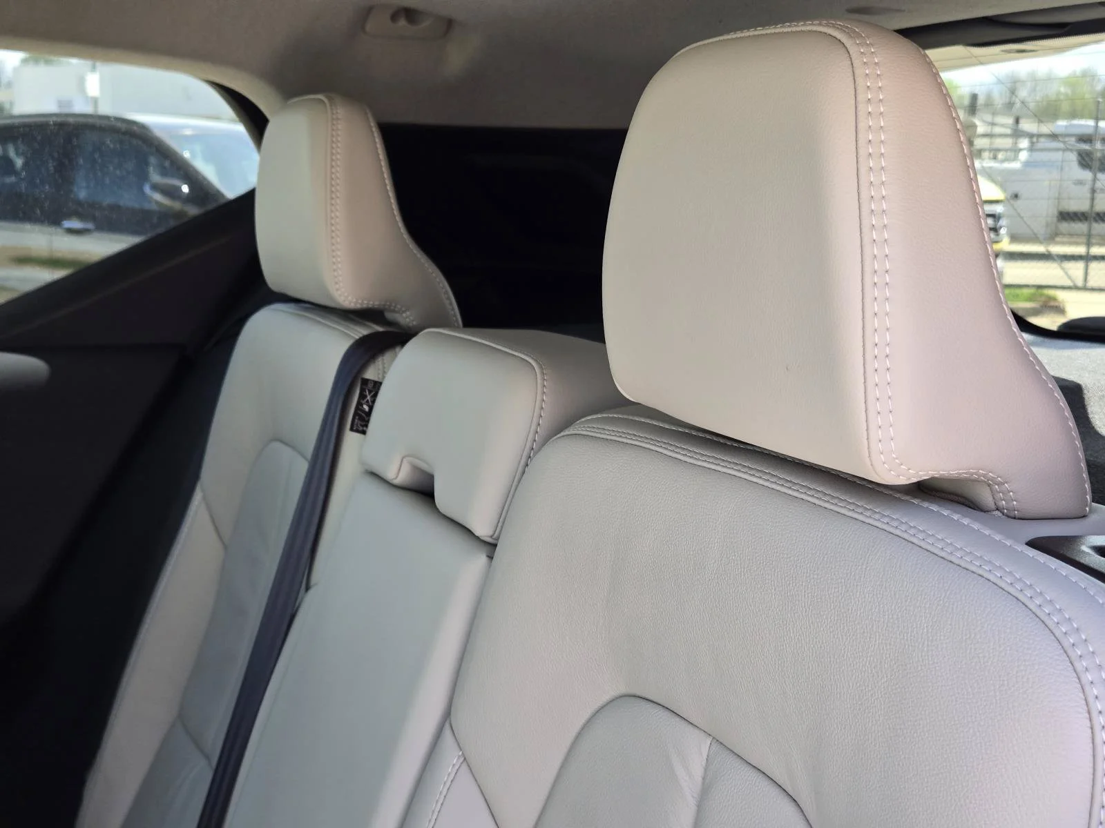 Used 2023 Crystal White Volvo Ultimate Bright Theme image 31