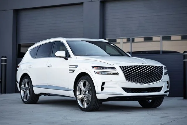 Used 2023 Uyuni White Genesis 3.5T Prestige image 1