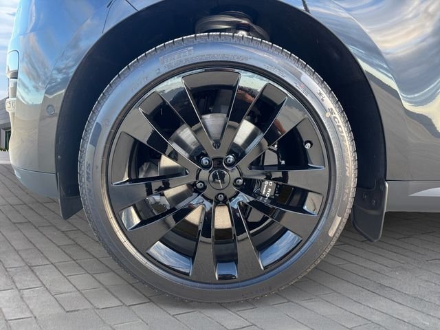 New 2026 Santorini Black Land Rover SE image 9