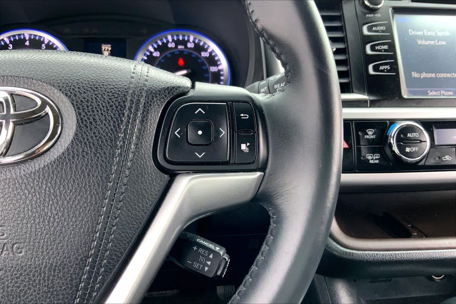 Used 2016 Blizzard Pearl Toyota XLE image 24