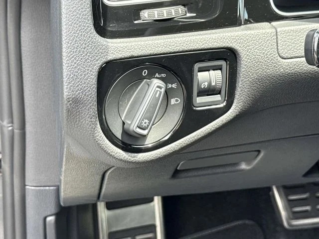 Used 2019 Gray Volkswagen DCC & Navigation 4Motion image 28