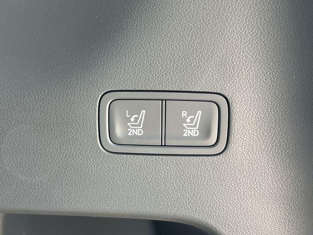 New 2026 White Hyundai SE FWD image 29