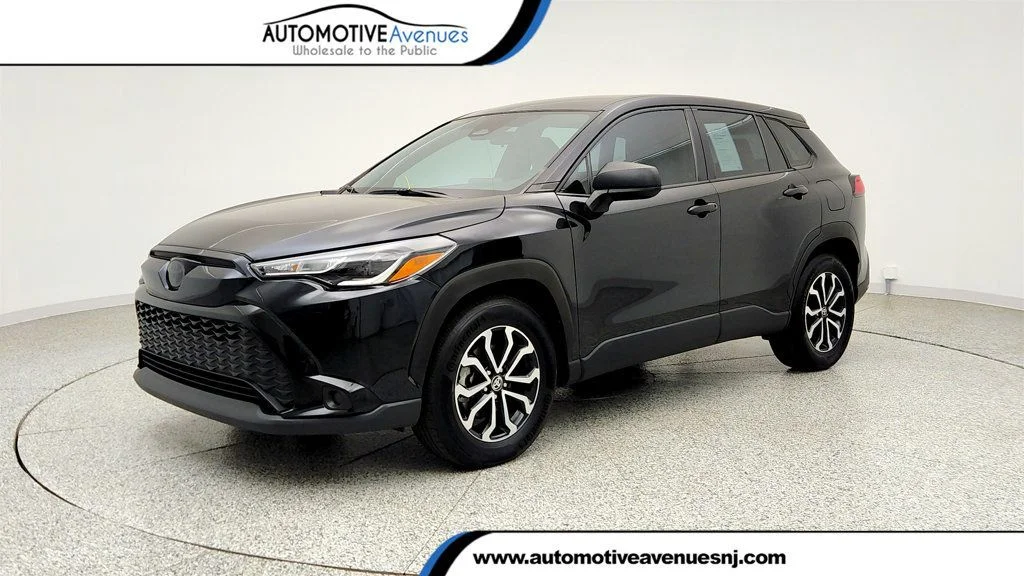 2025 Toyota Corolla Cross Hybrid S AWD's photo