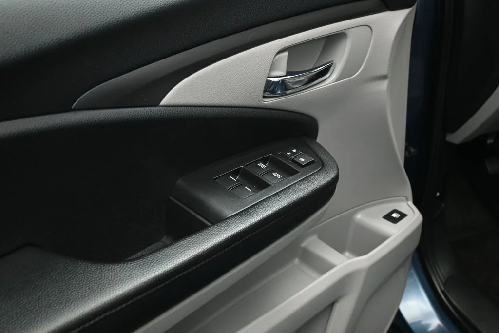 Used 2019 Black Honda LX image 9