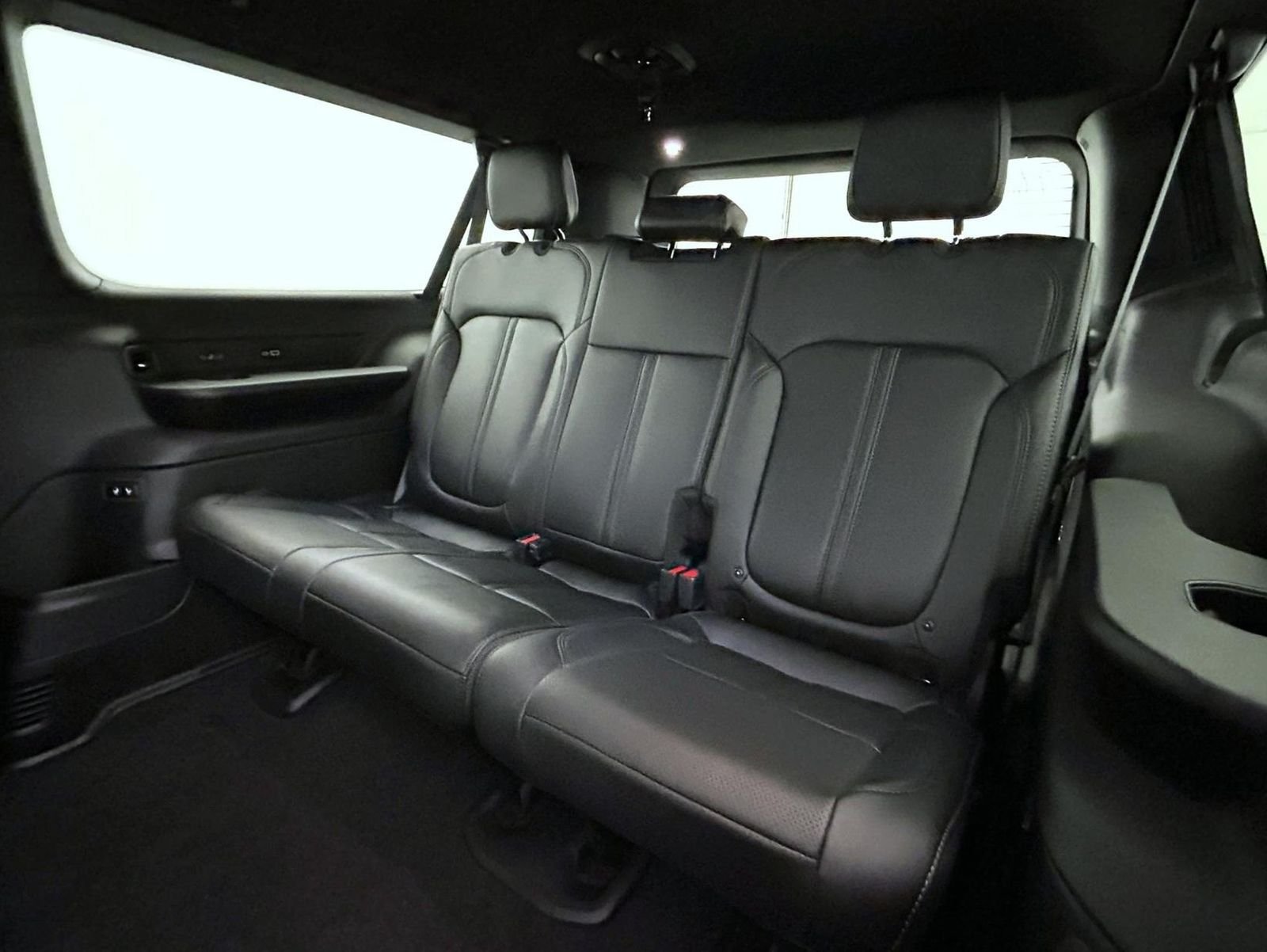 New 2026 Bright White Clear-Coat Exterior Paint Jeep Limited Altitude image 20