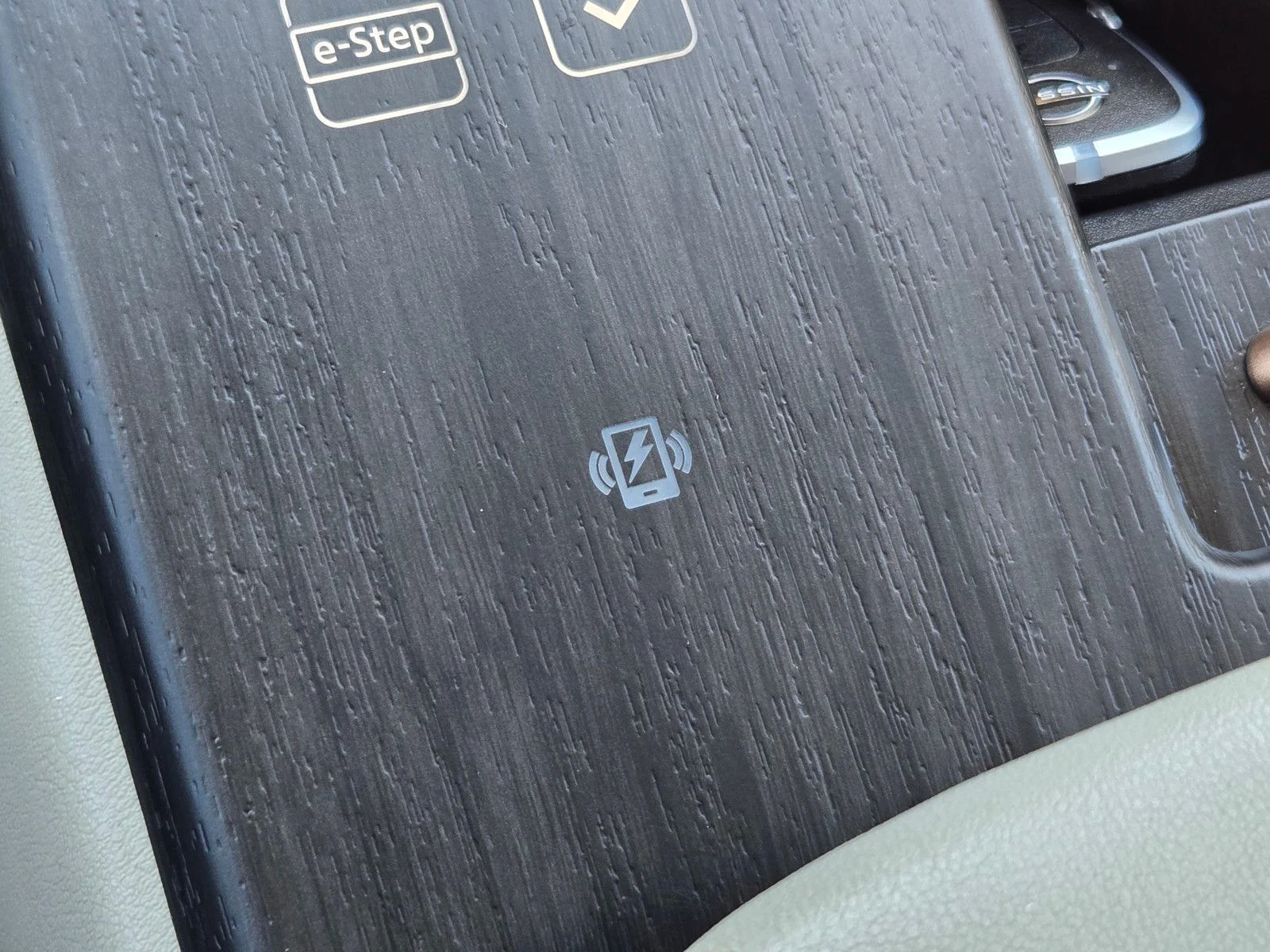 Used 2025 Deep Ocean Blue Pearl/Black Diamond Pearl Nissan ENGAGE image 30