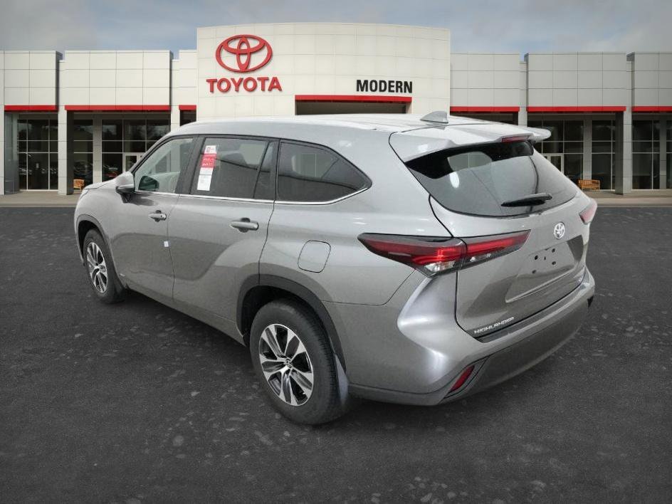 New 2026 Heavy Metallic Toyota Hybrid XLE image 15