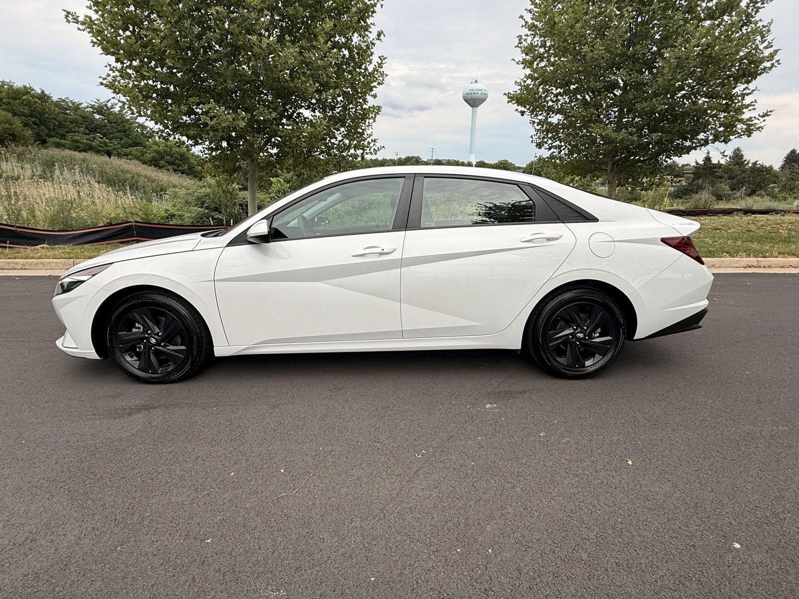 Used 2022 Quartz White Hyundai SEL image 8