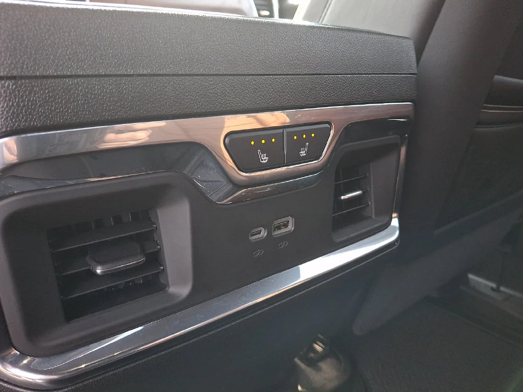 Used 2025 Onyx Black GMC Denali Ultimate image 11