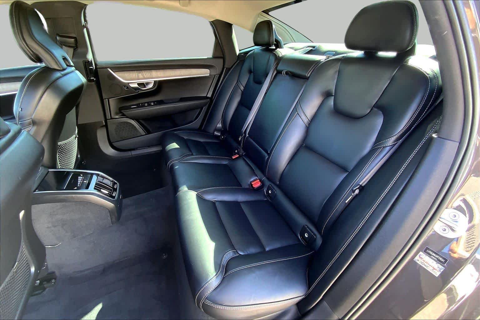 Used 2023 Platinum Grey Metallic Volvo Ultimate image 21