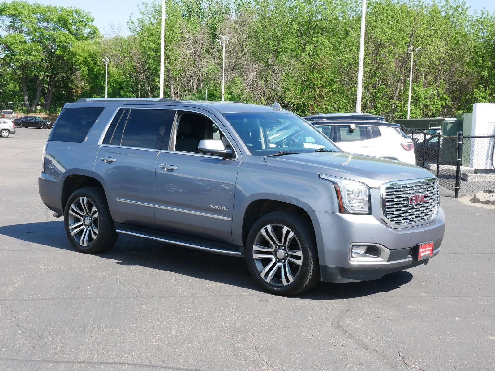 Used 2018 GMC Yukon Denali with VIN 1GKS2CKJ8JR391992 for sale in White Bear Lake, Minnesota