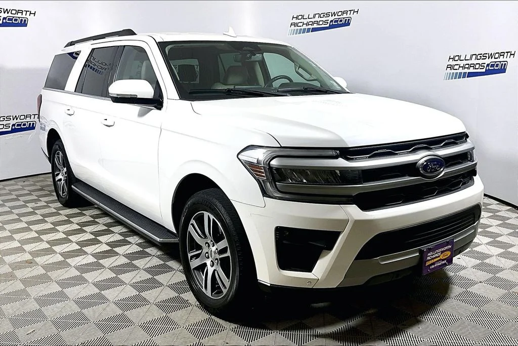 Used 2023 White Metallic Ford XLT image 3