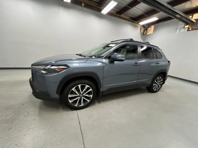 Used 2023  Toyota XLE image 5
