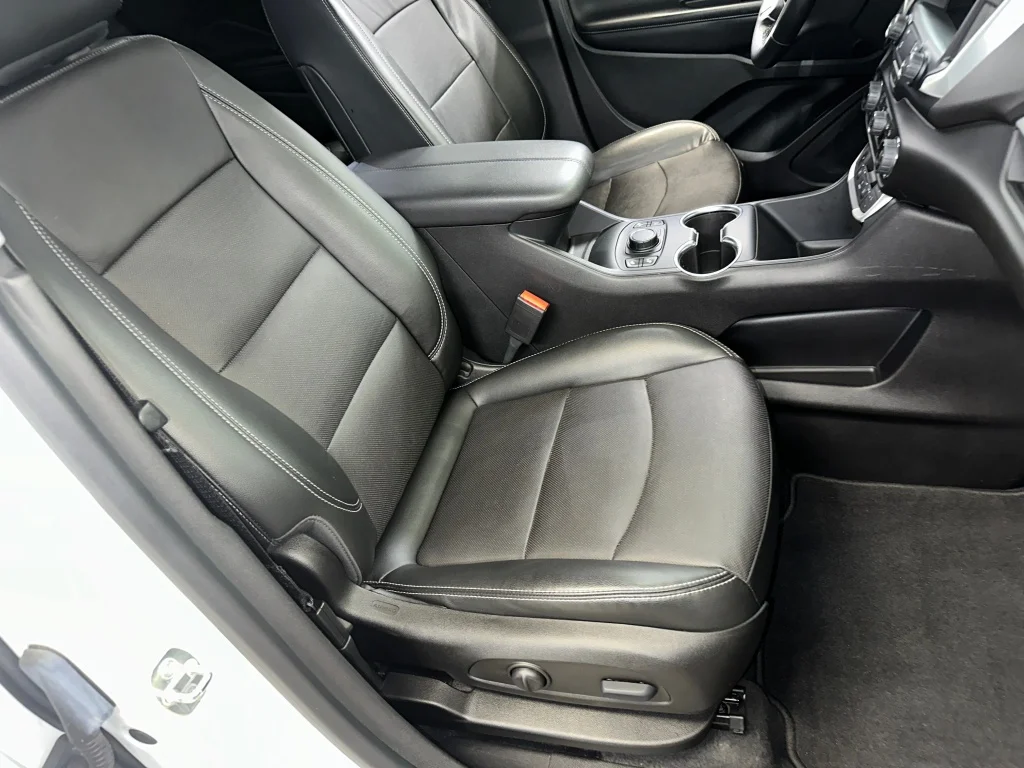 Used 2023 Summit White GMC SLT image 33